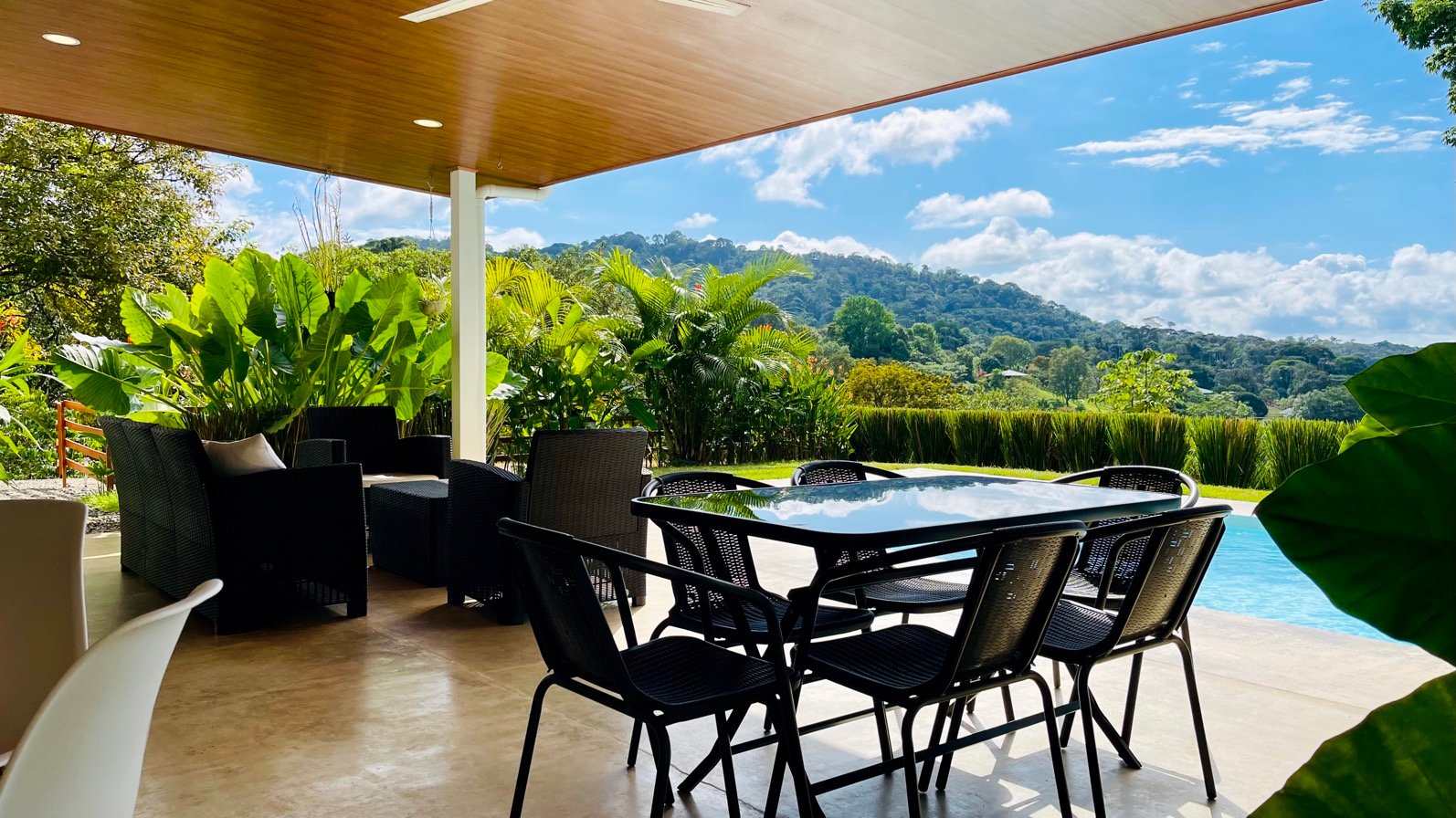 Brand New Modern Home in a Private Tropical Setting - Tres Rios