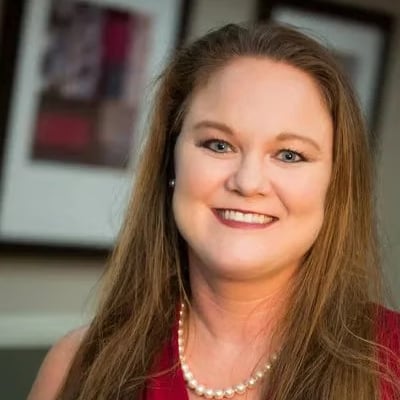 Holly Golebiowski Decatur, GA Real Estate Agent Headshot