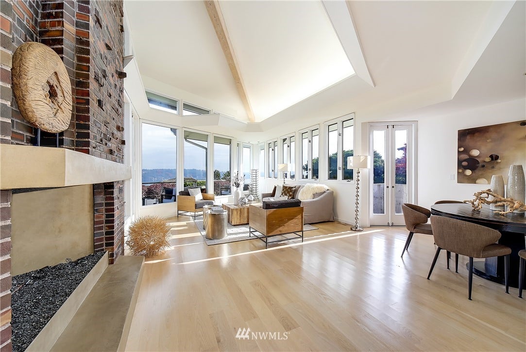 8631 Inverness Dr, NE