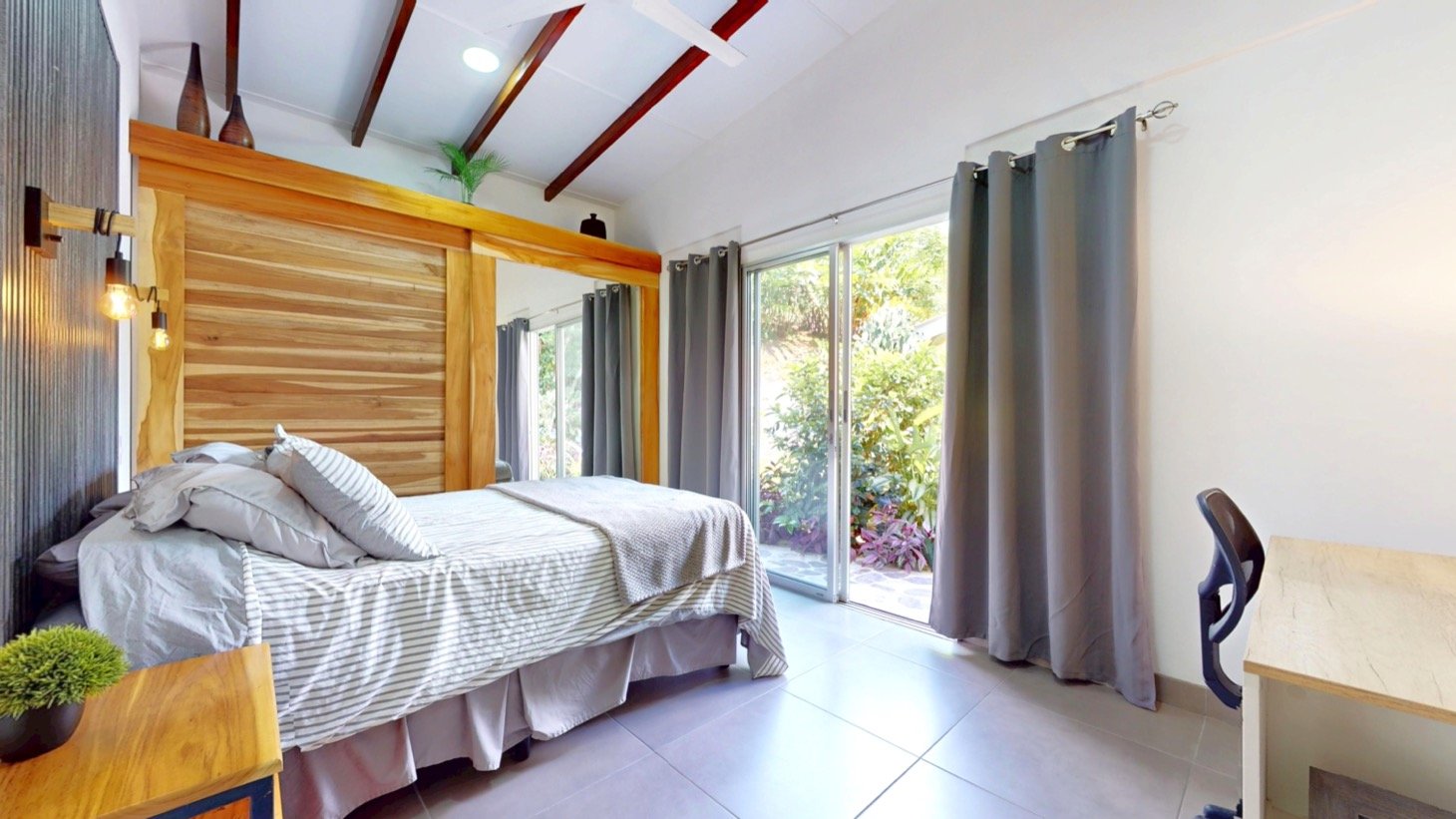 2 Bedroom Solar Home with Creek Frontage