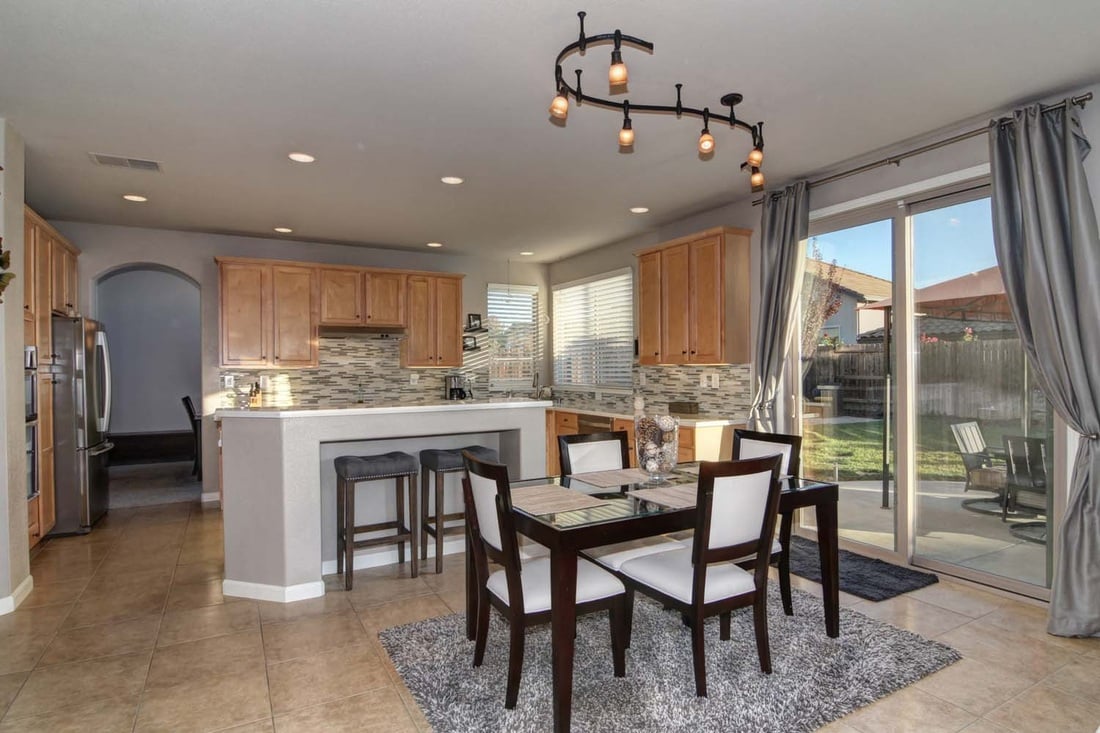 Gorgeous Lincoln 5 Bedroom Home for Sale!
