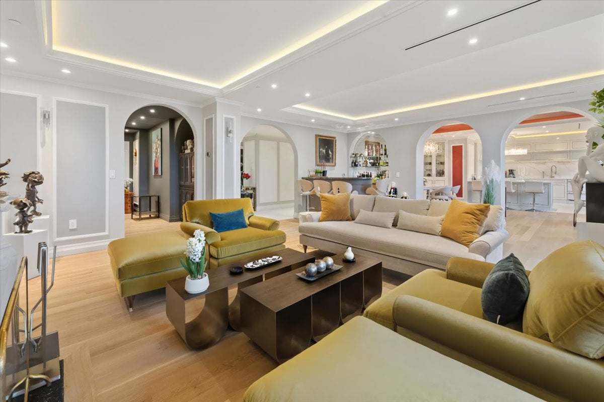 100 Carlyle Drive VG6