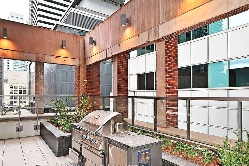 8 Widmer Street 2005