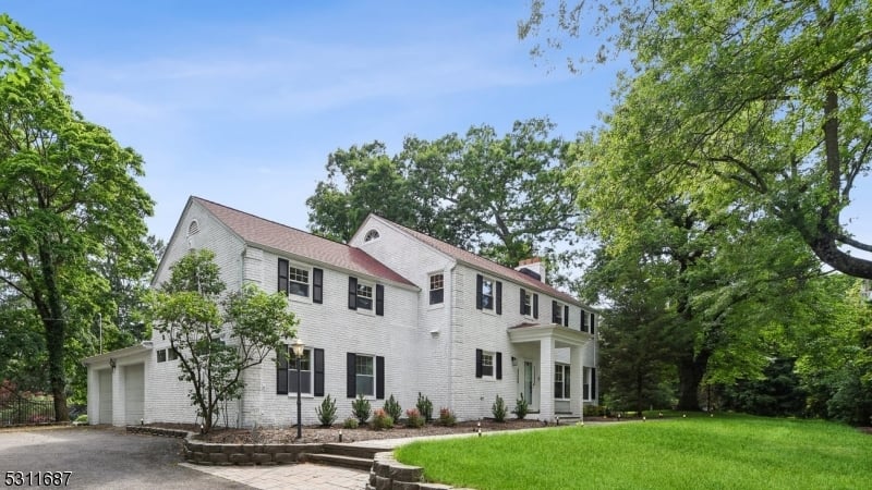 2 E Hartshorn Dr