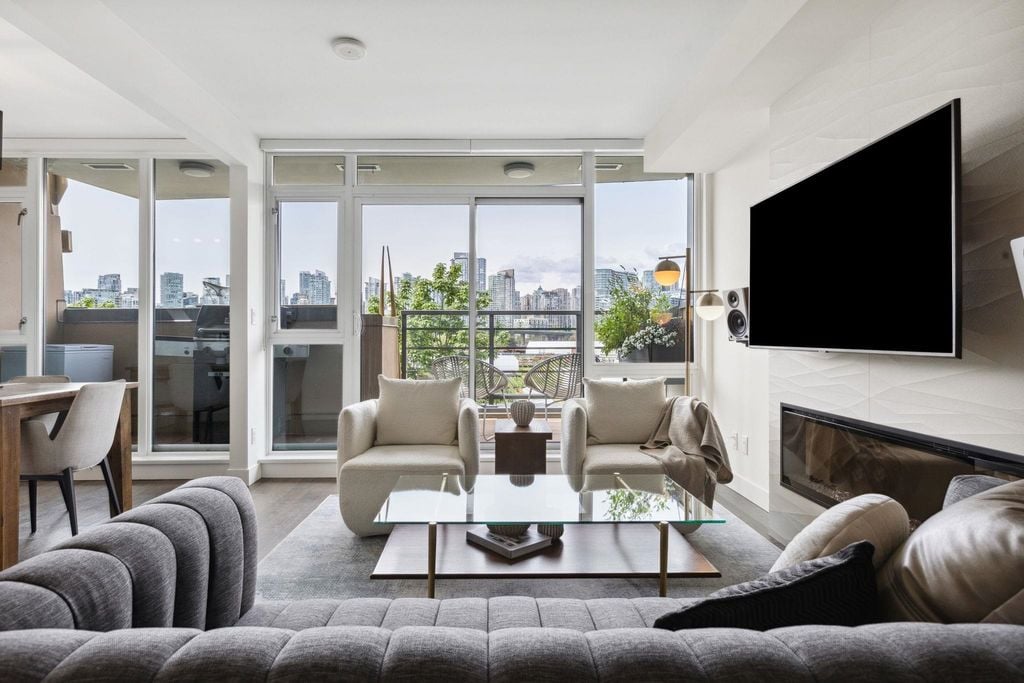 288 W 1st Ave, #311