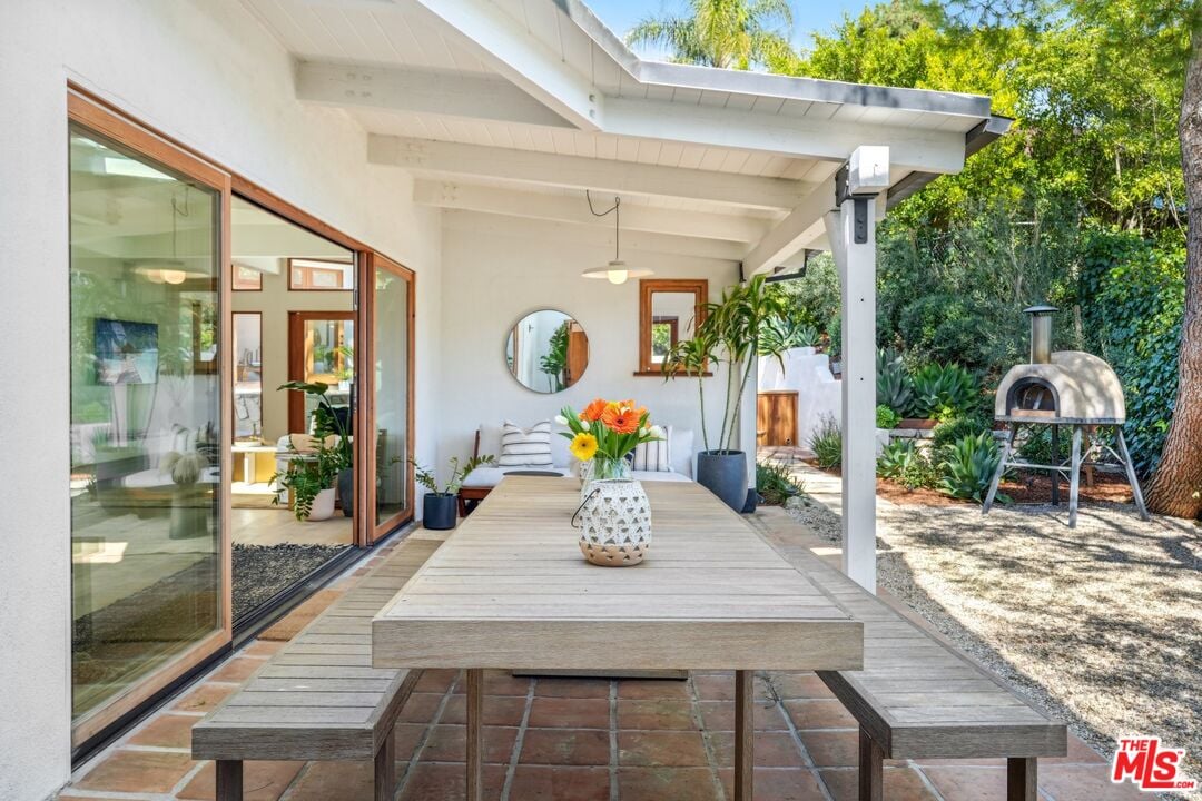 Sunset Crest Dr, 90046