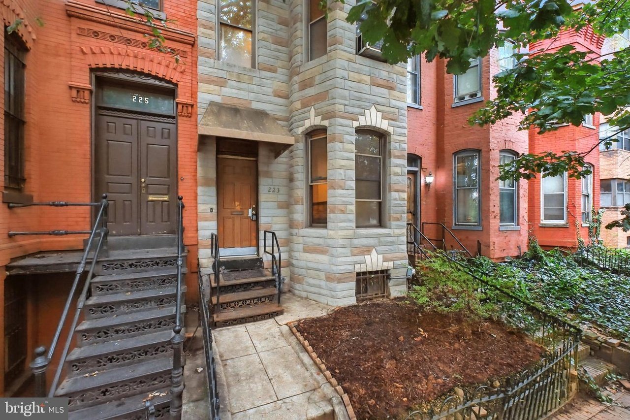 223 C St SE