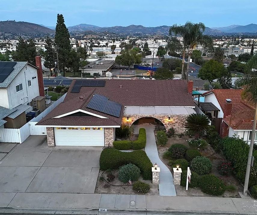  1245 Eastside Rd, San Diego, CA 92020