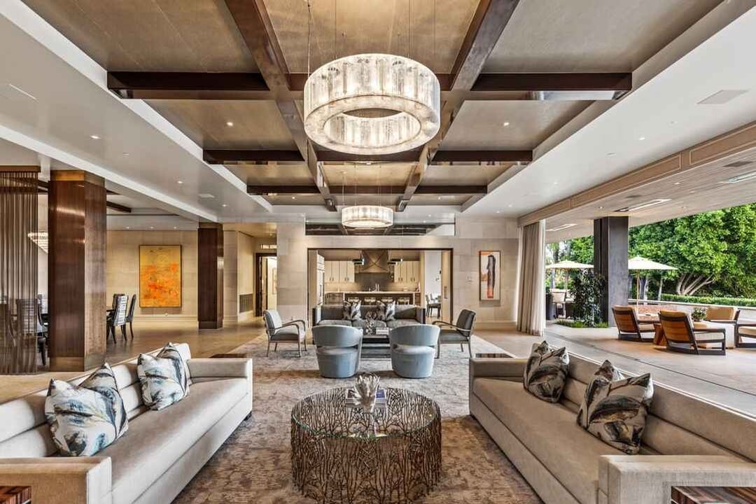 Crown Chateau 