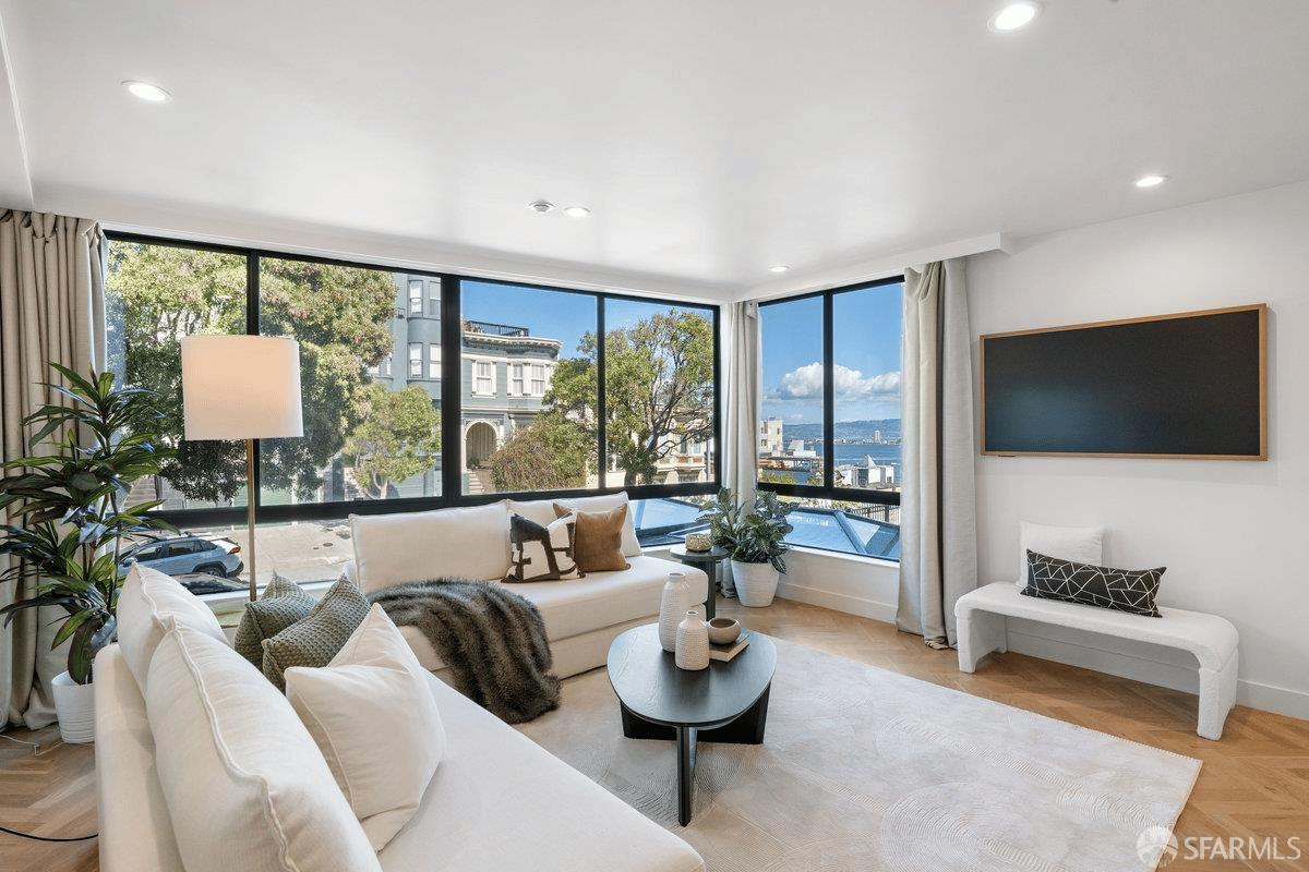 455 Vallejo Street, Unit 207