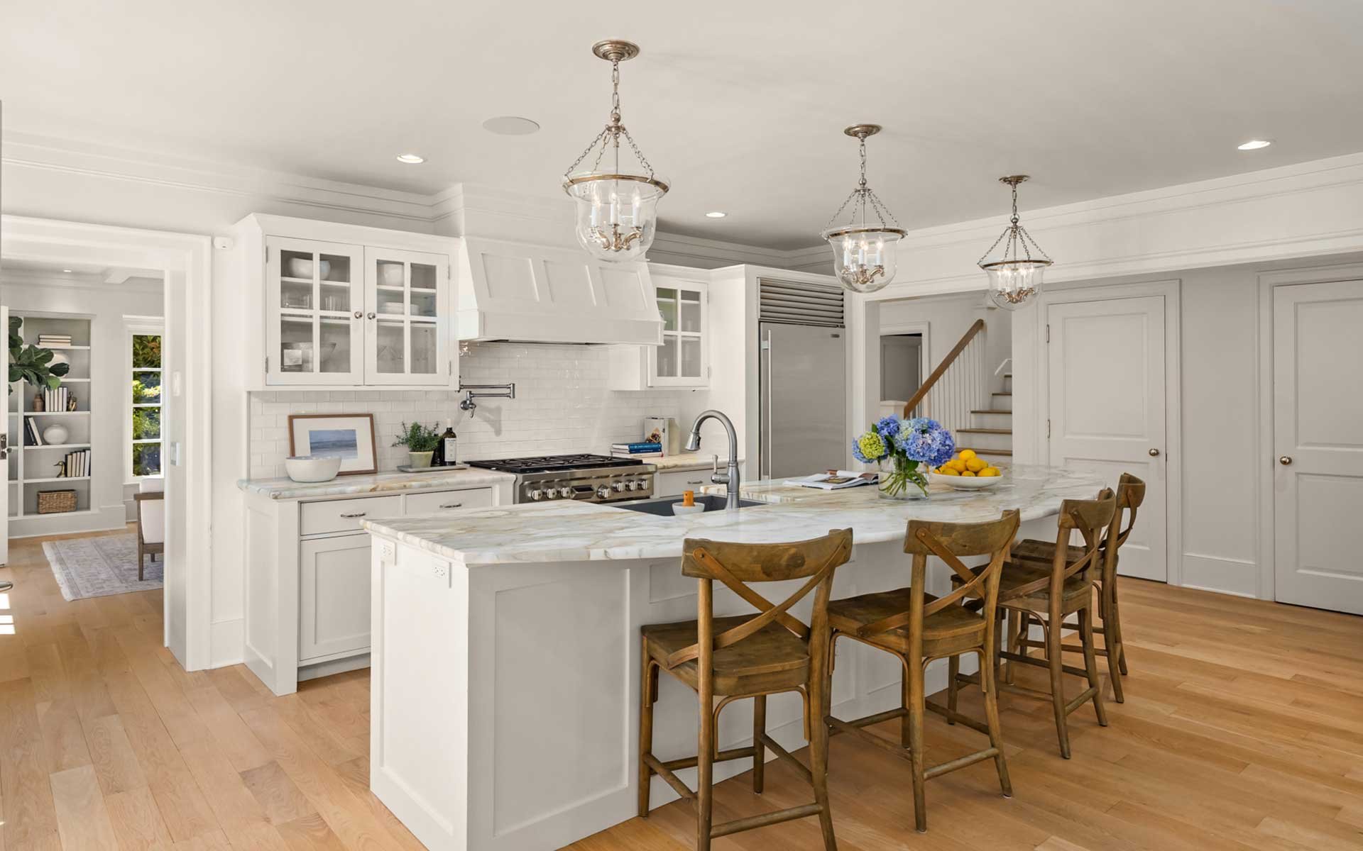 Sunny Hamptons Style in the Heart Of Medina