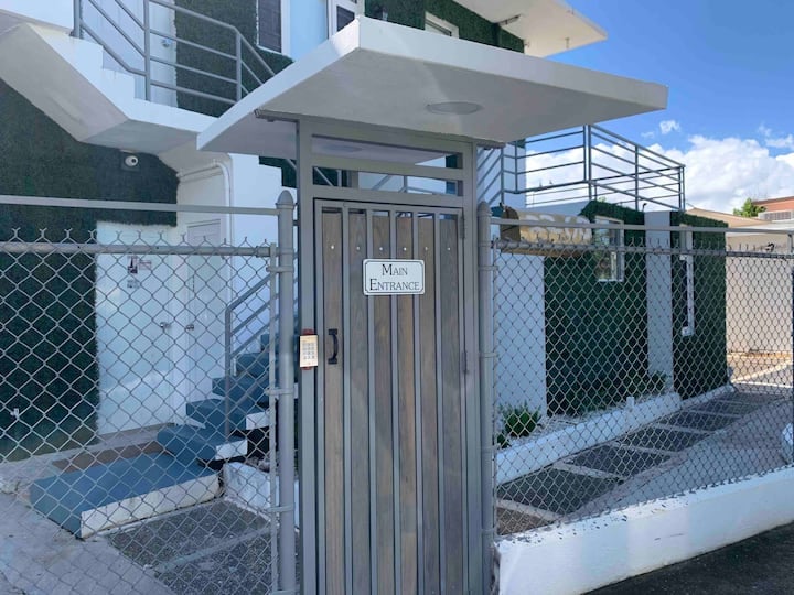 Beach House Apt 2 • 1BR + Terrace • Steps to Beach - Airbnb