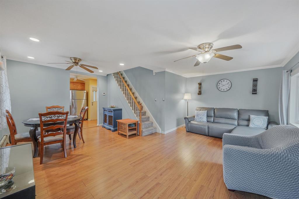 Undisclosed Address, Lindenhurst