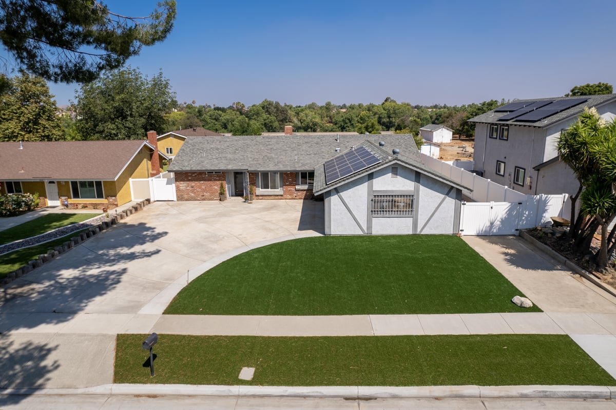 1050 Meadowview Ct