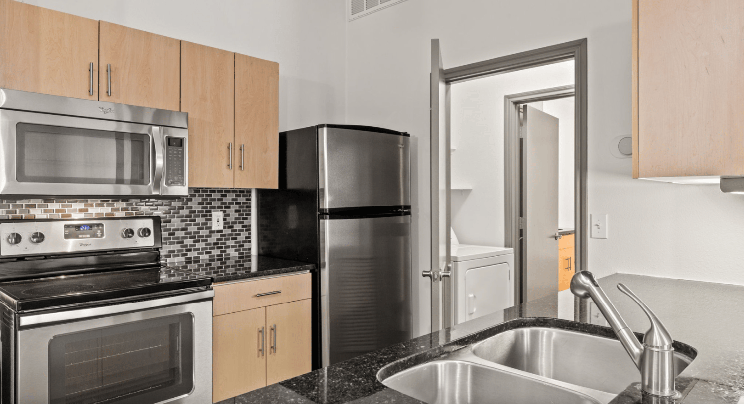 Lease today, live up to 4 weeks free!!