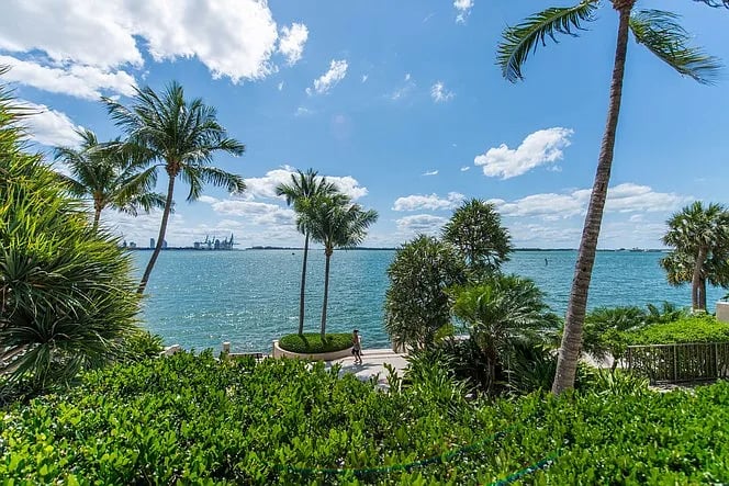 520 Brickell Key Dr #A1616