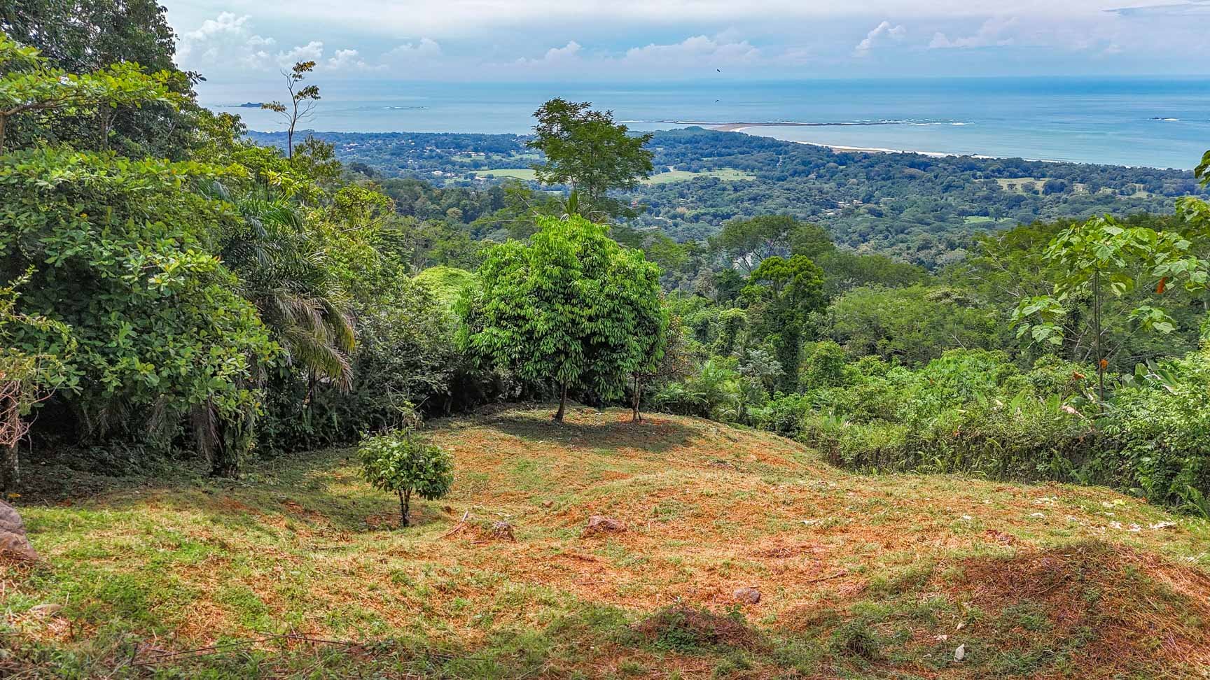 Large Uvita Lot With Whale’s Tail Ocean Views, Sunsets & Legal Water – Ready to Build!