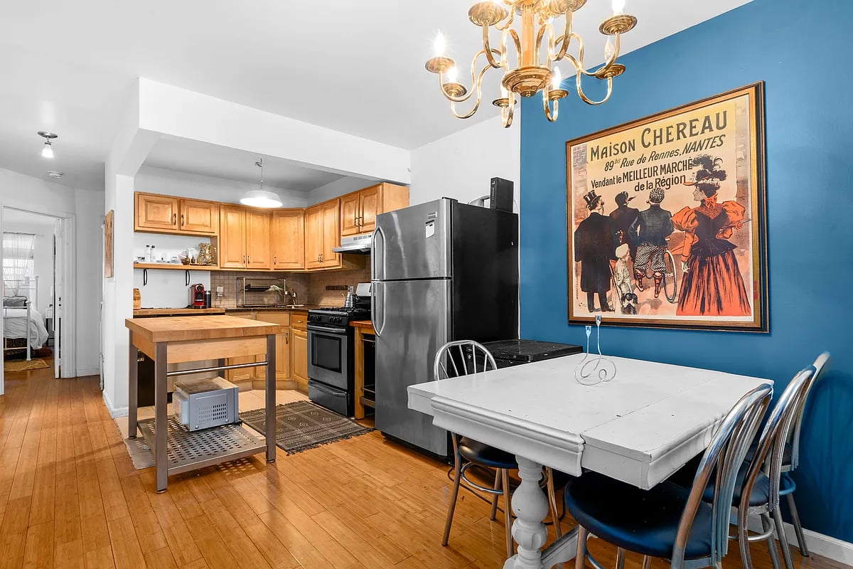 547 Gates Avenue Unit: 1