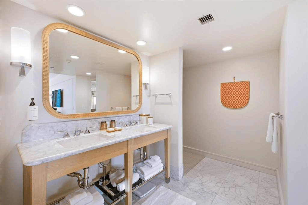 223 Saratoga Rd #2015