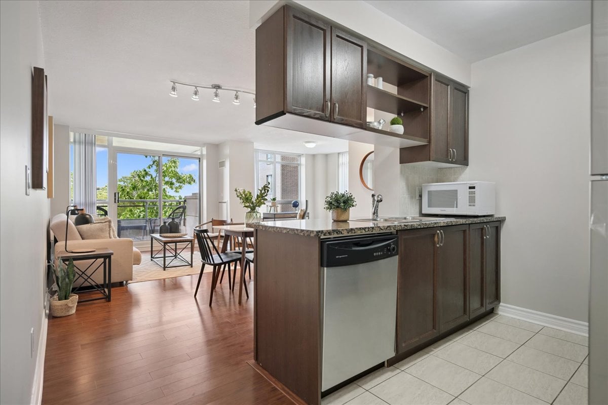 Bright and Spacious Corner Unit