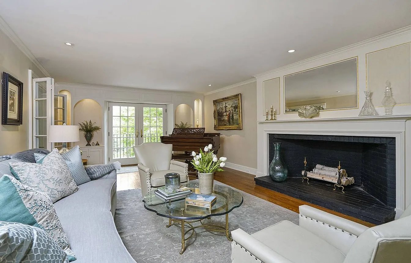 65 Essex Rd