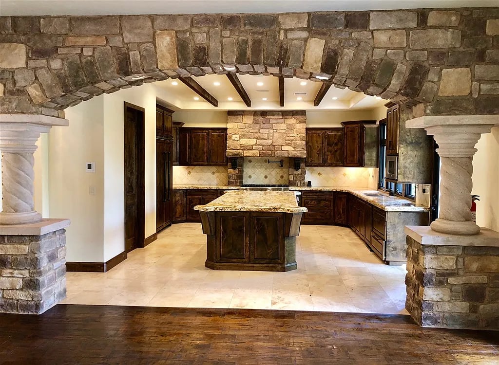 4815 La Jacaranda