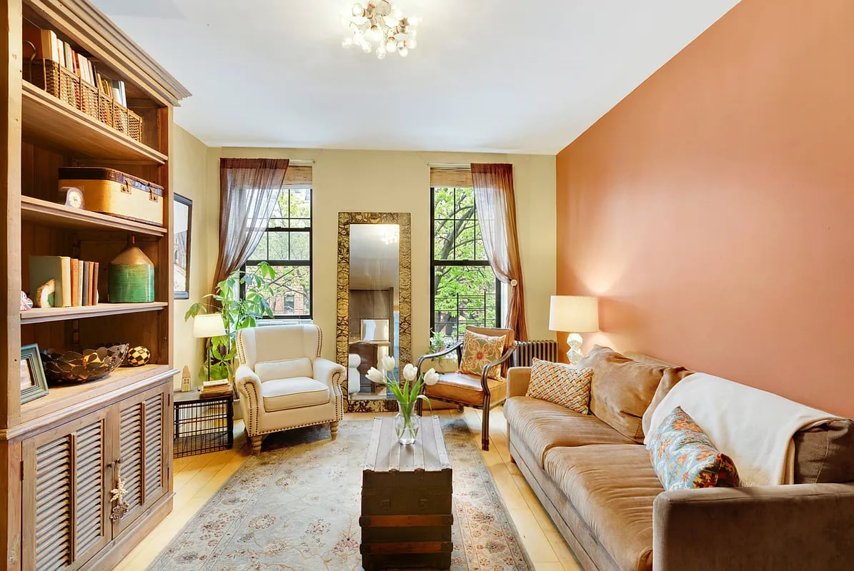 535 Clinton Street Unit: 2B