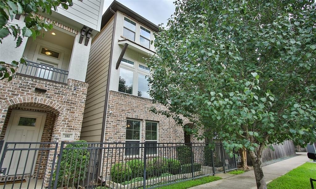 349 W 26Th St