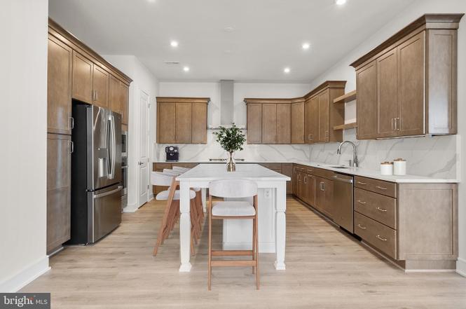 43252 Greeley Sq