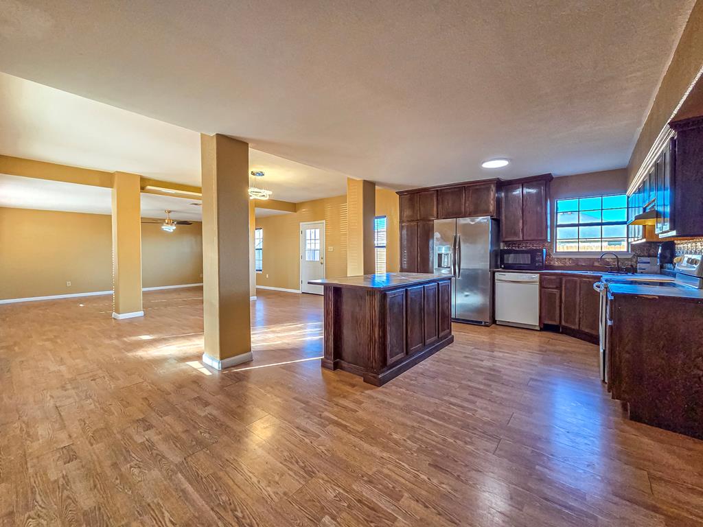 2101 Pershing Cir