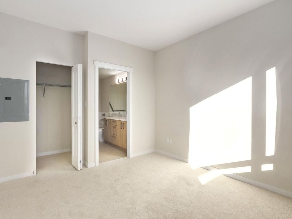 119 W 22nd St, #222