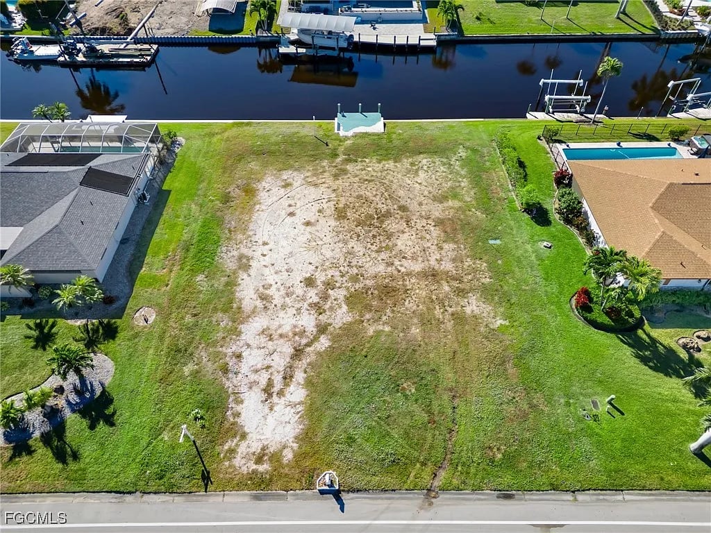 9821 Cypress Lake Dr