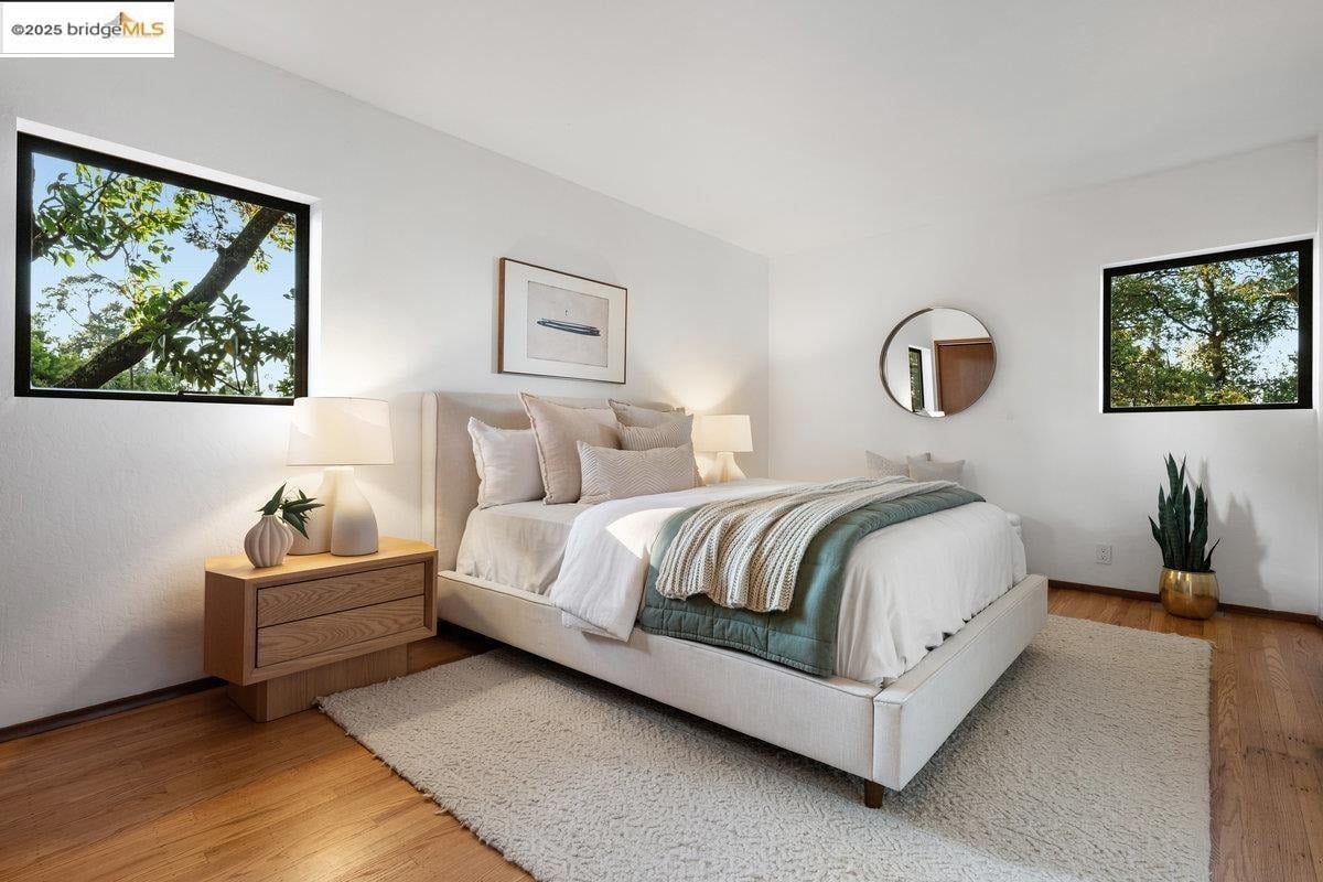 2112 Manzanita Dr