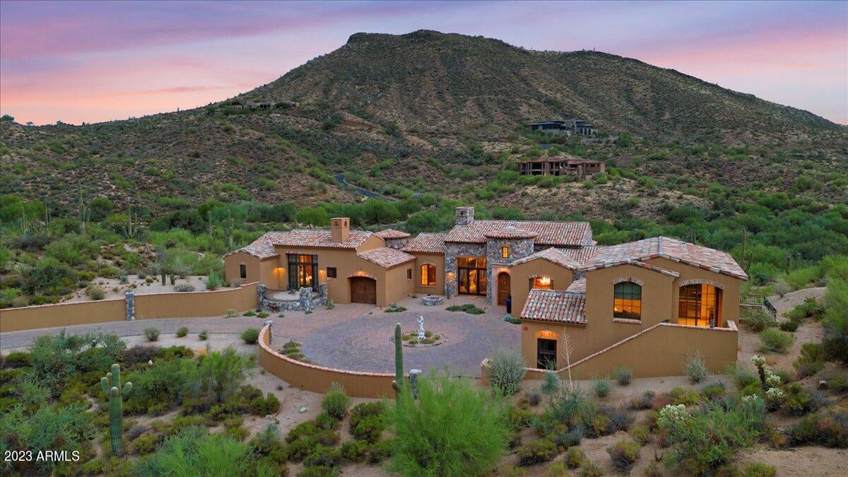 9514 E Madera Dr