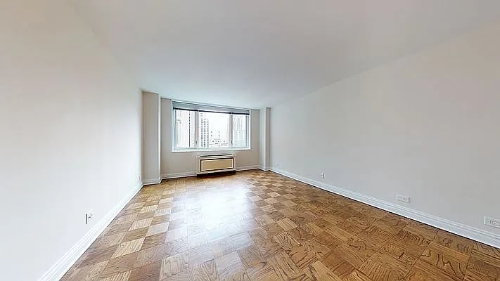 400 East 71st St Unit: 24U