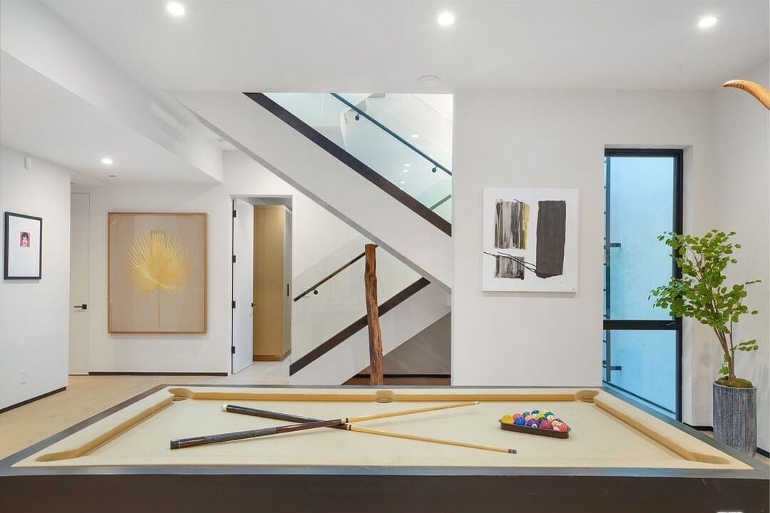 Windmere Crest, Dorrington Ave, 90048