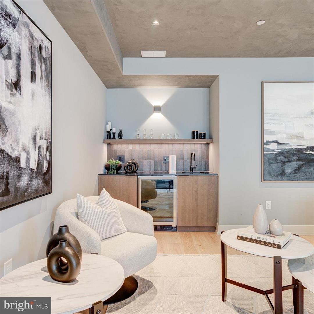 109 S 24th St, Philadelphia, PA 19103