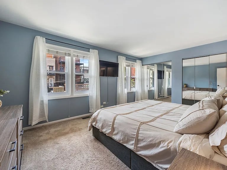 849 W Buckingham Place Unit: G