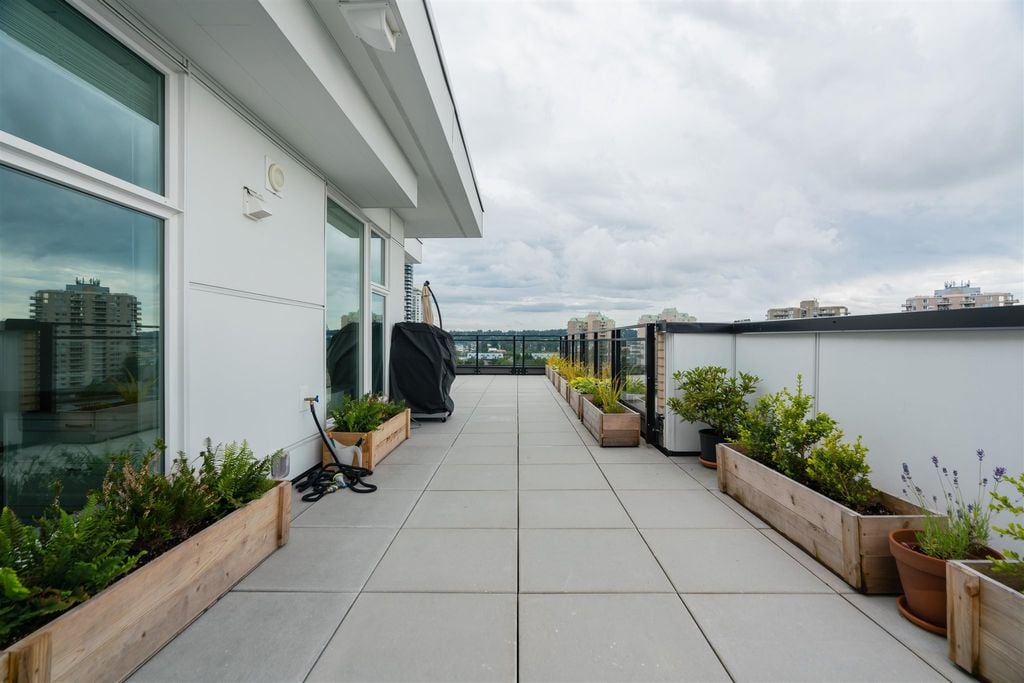 1012 Auckland St, #404