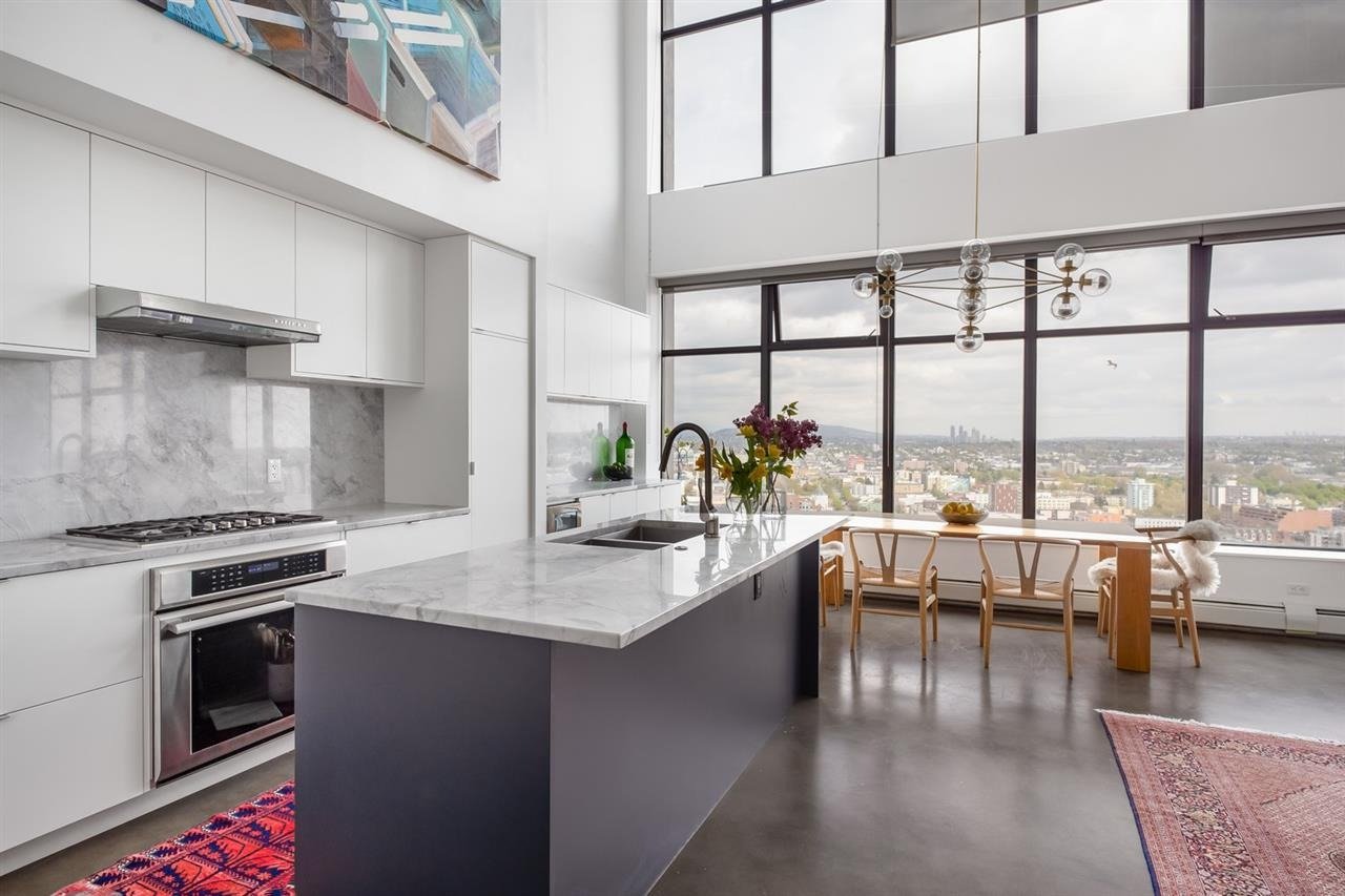 108 W Cordova St, PH3