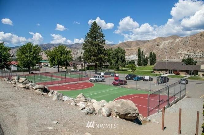 225 W Entiat Dr