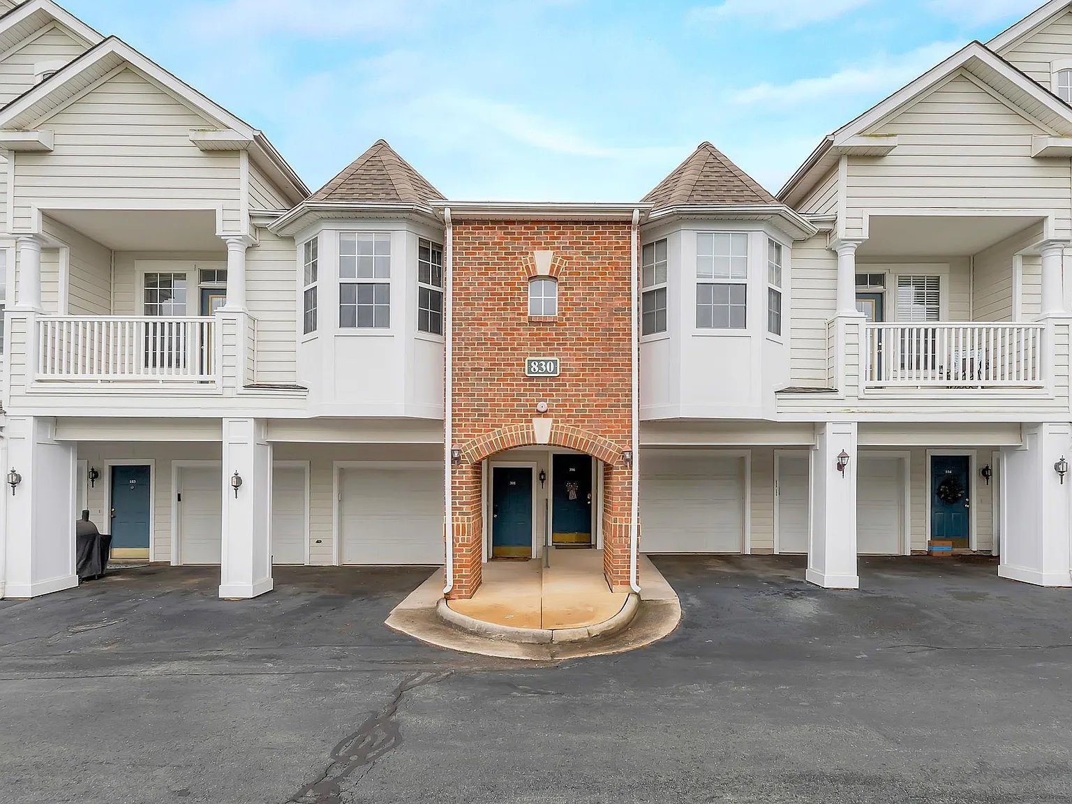 830 Beverley Dr, #203