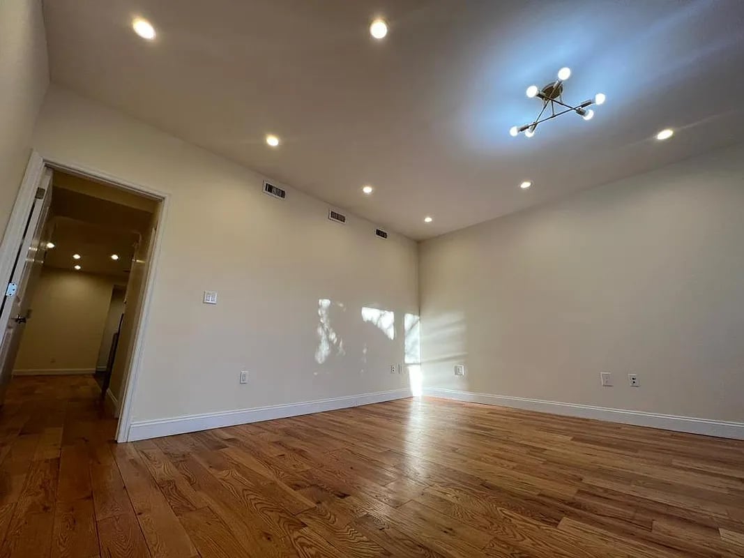 1487 East 34th Street #3A