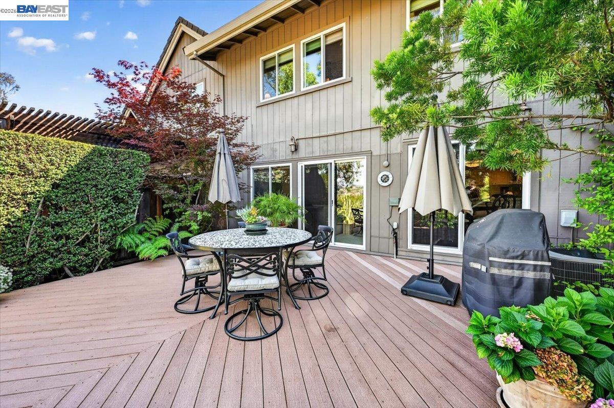 525 Silver Oak Ln