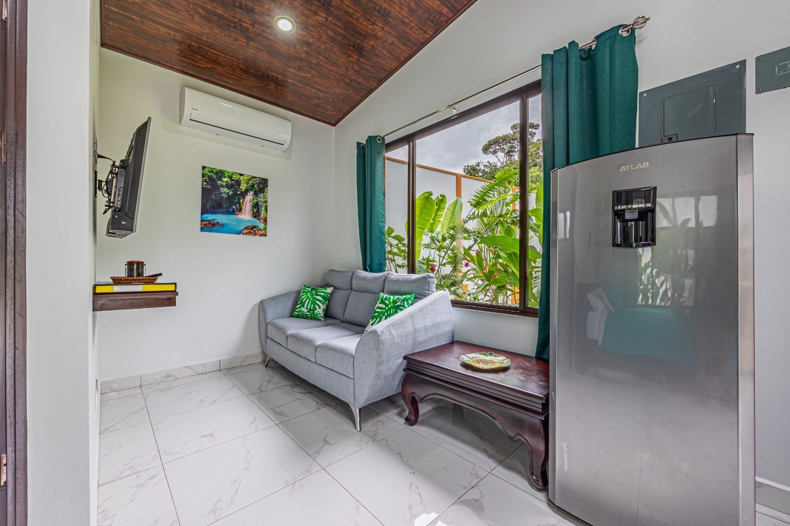Incredible turnkey investment opportunity, 3 Rental villas, and a 2 Bedroom Home with a large pool.