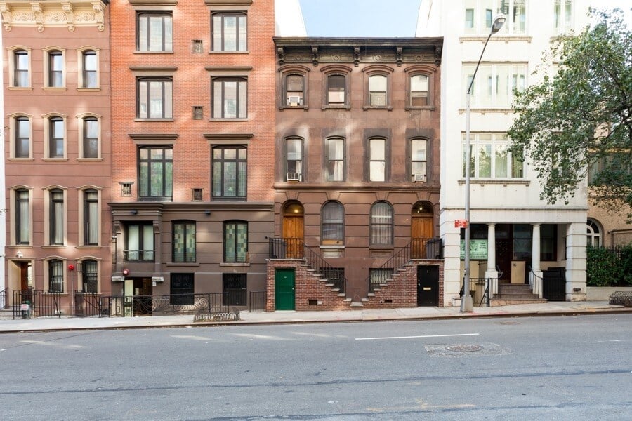 206-208 E 35th St - Building
