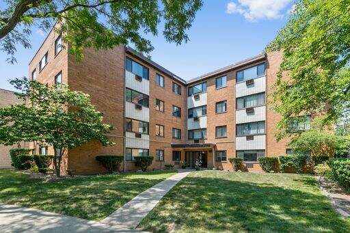 6826 N Ridge Blvd APT 402