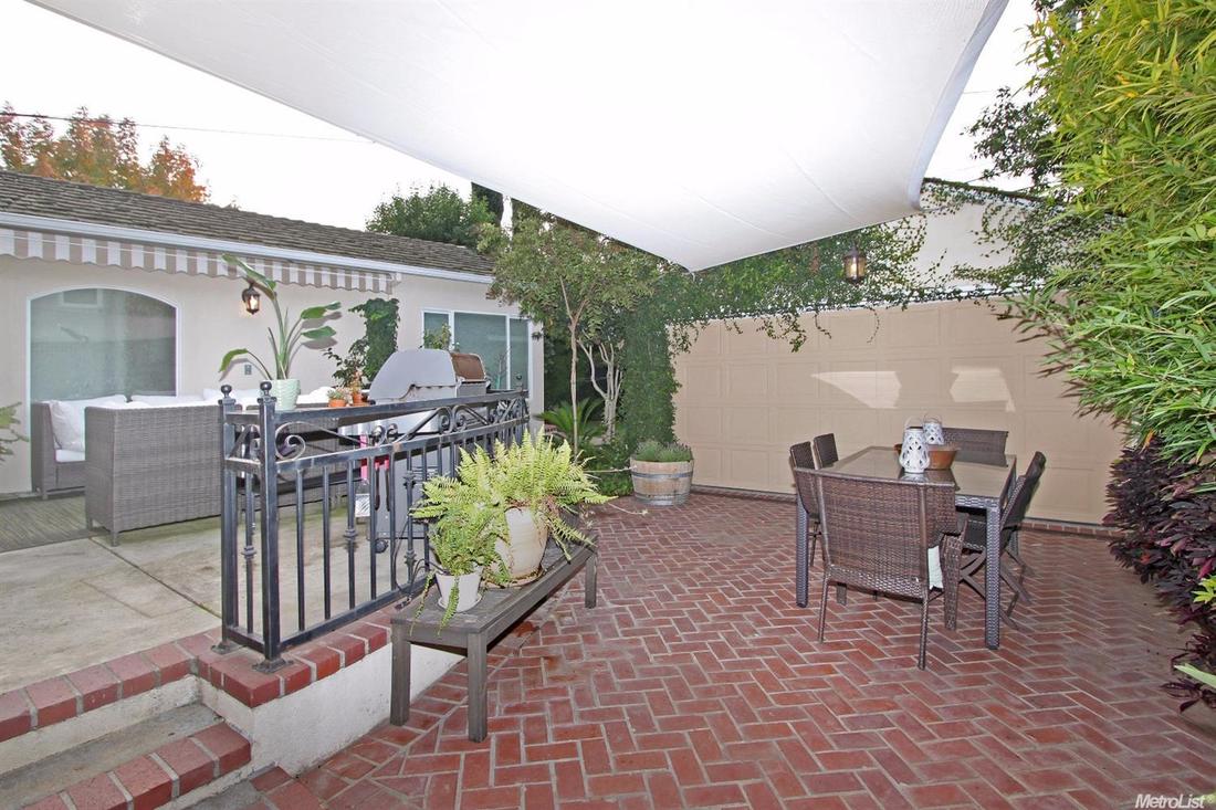Sold: 2900 Land Park Drive