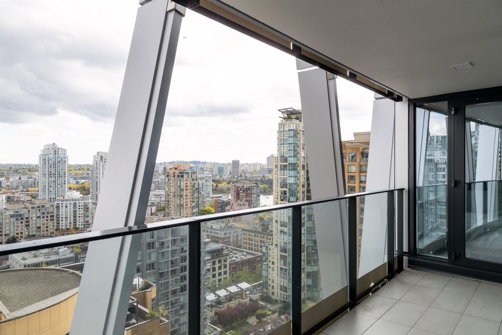 1111 Richards St, #2104