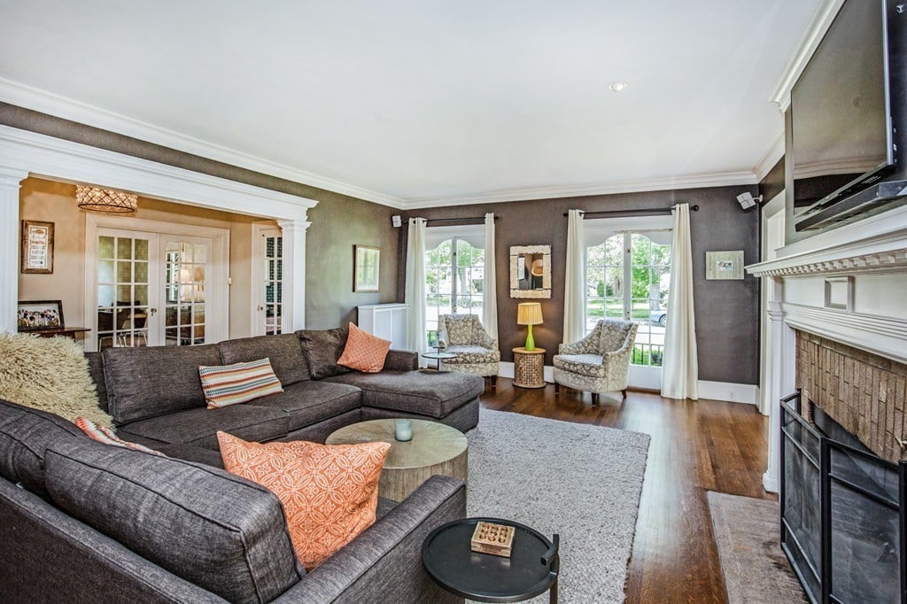 25 Beach Bluff Ave